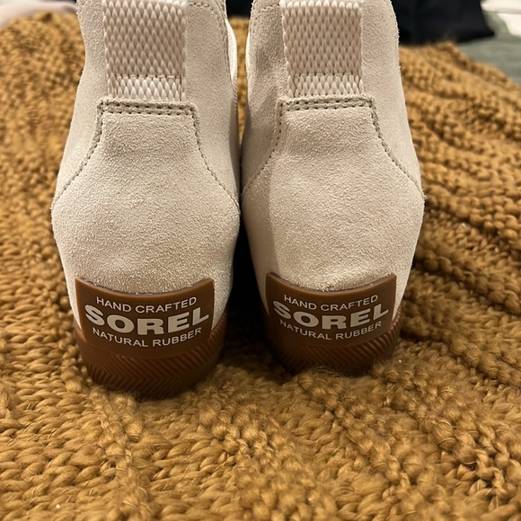 Sorel Womens Size 8 Out N About Slip On Chalk White Suede Wedge Booties Shoes - Picture 4 of 7
